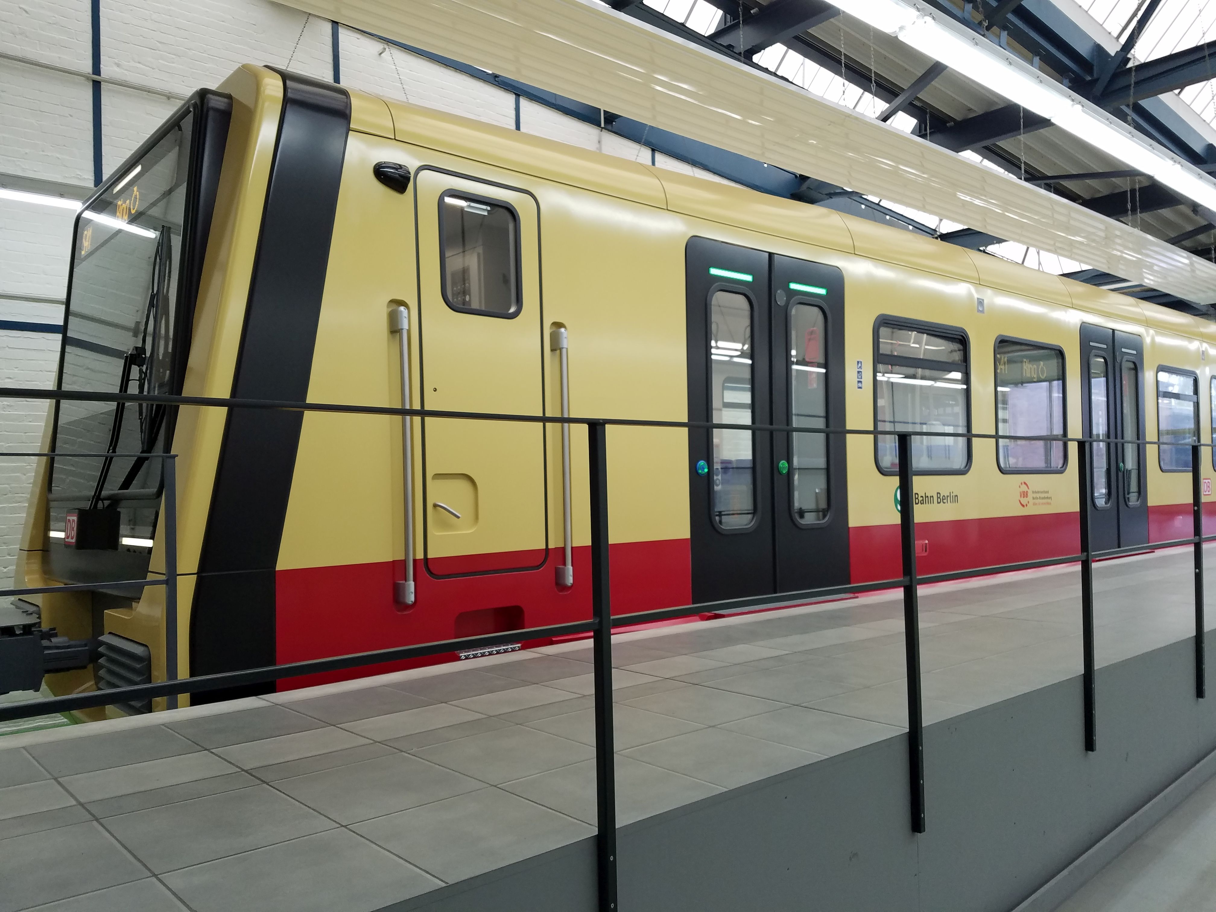 SBahn Modell der neuen Baureihe 483/484 Archiv von