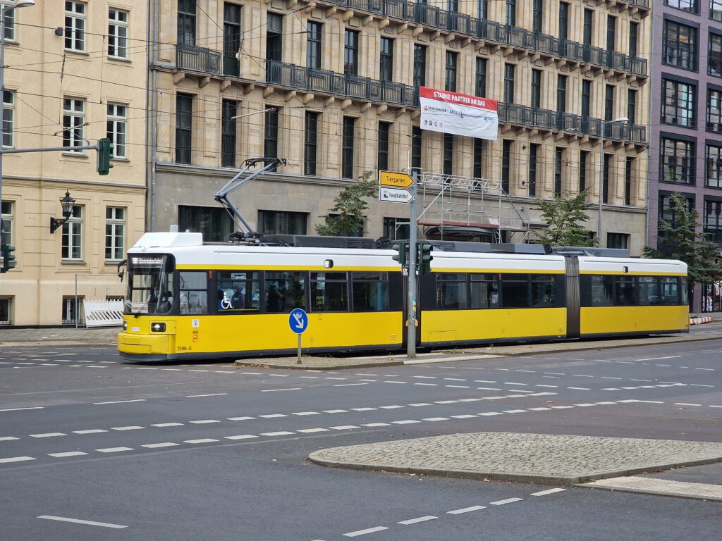 Straßenbahn 1596 als Fahrschule in der Invalidenstraße am Nordbahnhof