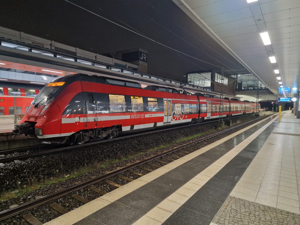 Triebzug 442 816 in Berlin Gesundbrunnen