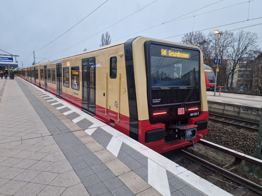 S-Bahn 484 053 in Jungfernheide