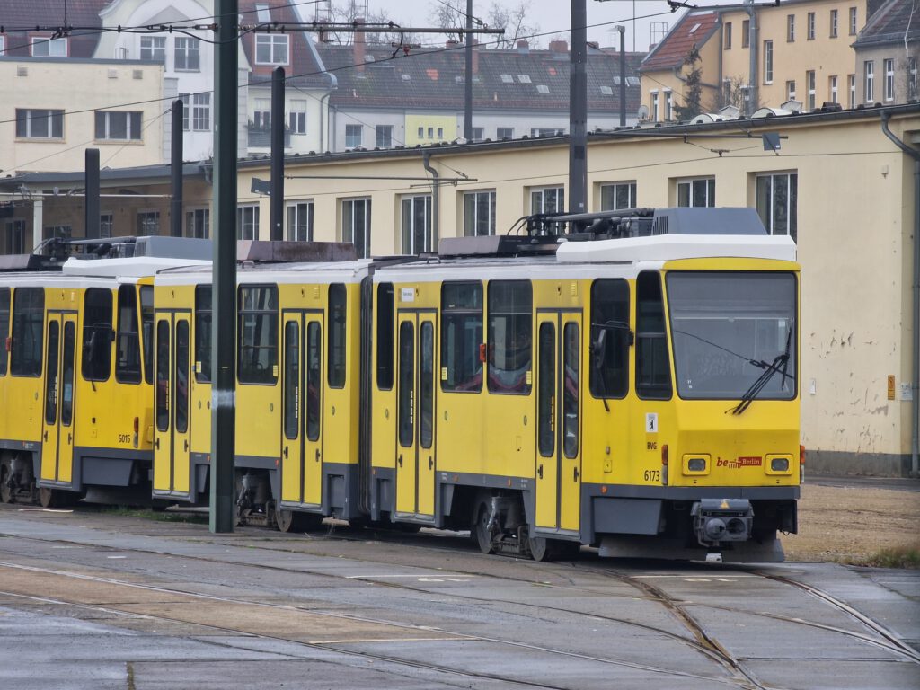 Tatra Straßenbahn 6173 als Reserve der BVG